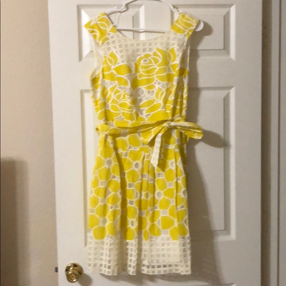 Cute yellow dress with bow to cinch in waist